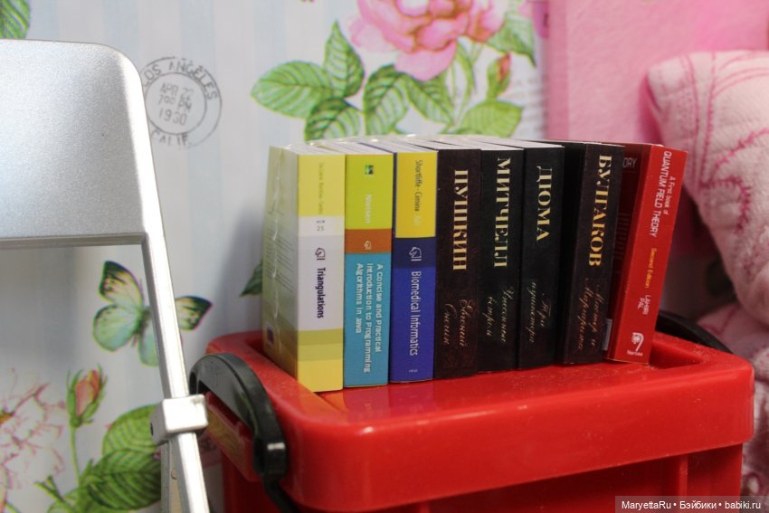 Книги: художественные и научные размером 1/6