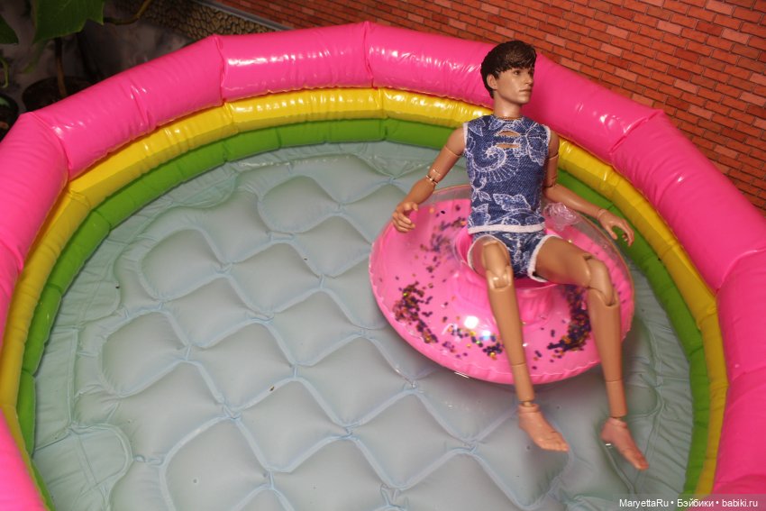 Готовим плавсредства к лету. Прямо на столе