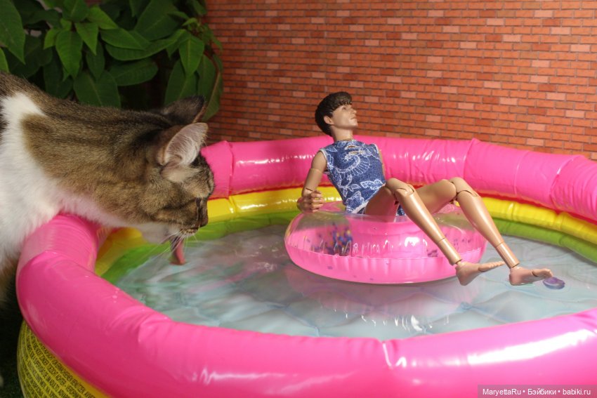 Готовим плавсредства к лету. Прямо на столе