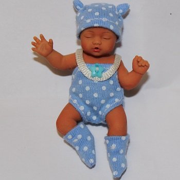 Шьём песочник, шапочку, носки для малышки зуру