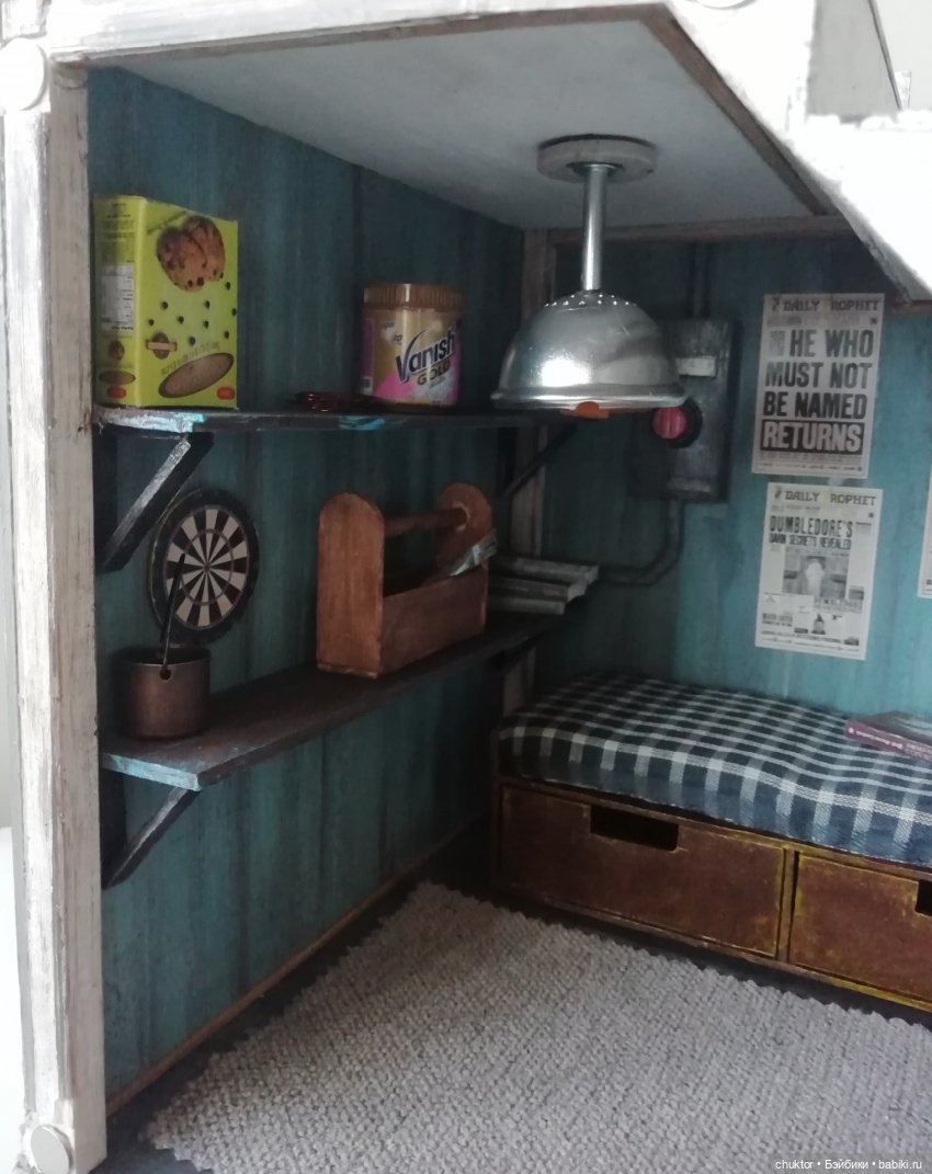 Сдается чулан под лестницей