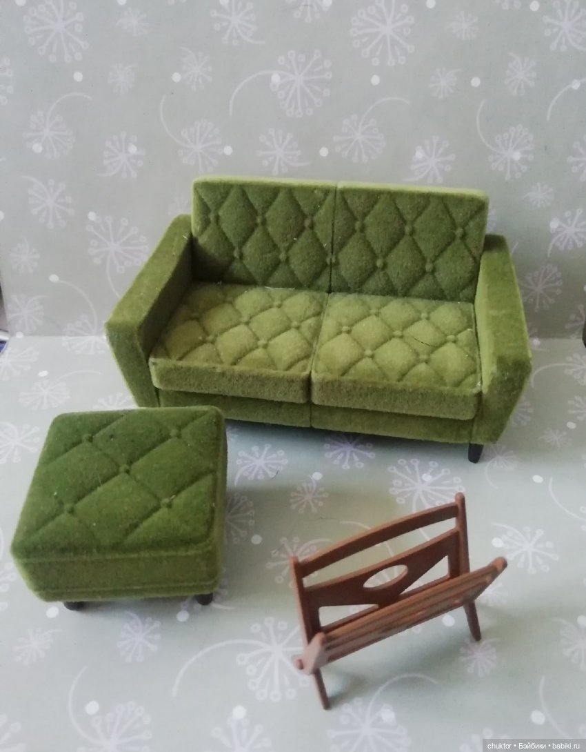 Диван для русалки или комната с драконами