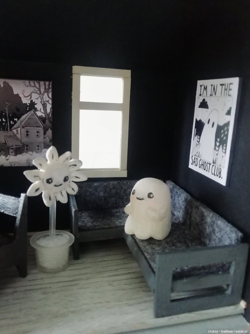 В чёрном-чёрном доме — Румбоксы и кукольные интерьеры: фото