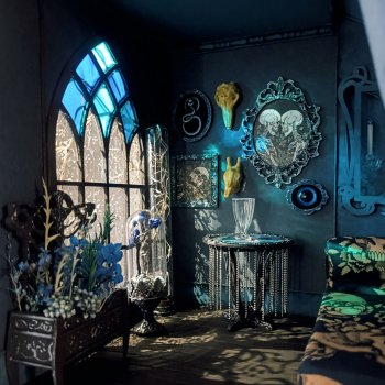 Расплескалась синева