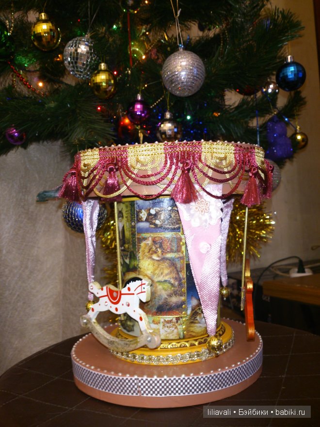 Карусель из банки с чаем — Авторские игрушки из разных материалов: синельная проволока (фото 3)