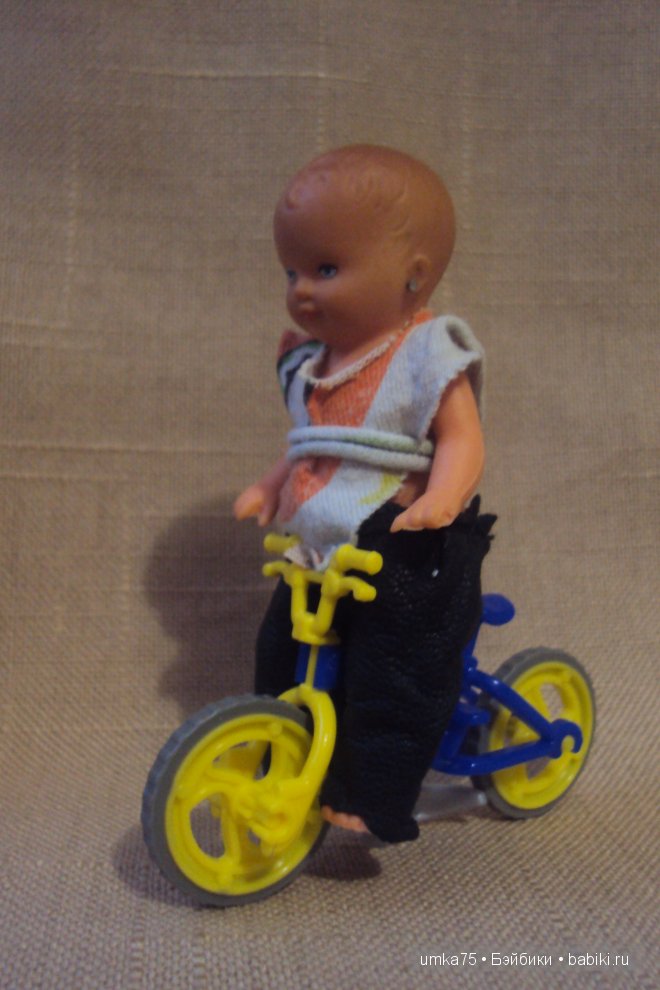 Раньше мы так целыми днями во дворе гуляли. Раньше мы так целыми днями во дворе гуляли.