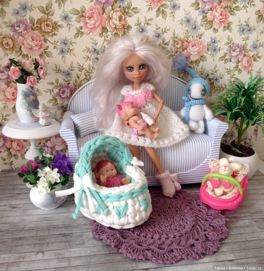 Долгожданная обновка! Очаровательный диван для Алисы (фото 5)