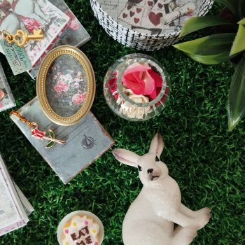 Подробнее о мелочах и деталях. Румбокс 1:8 уголок Алисы.