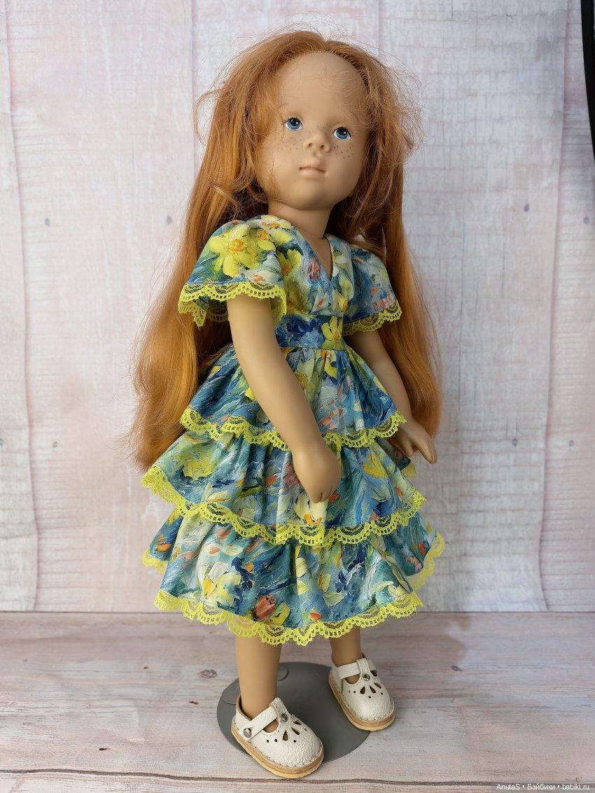 Платья Январь для кукол Сильвии