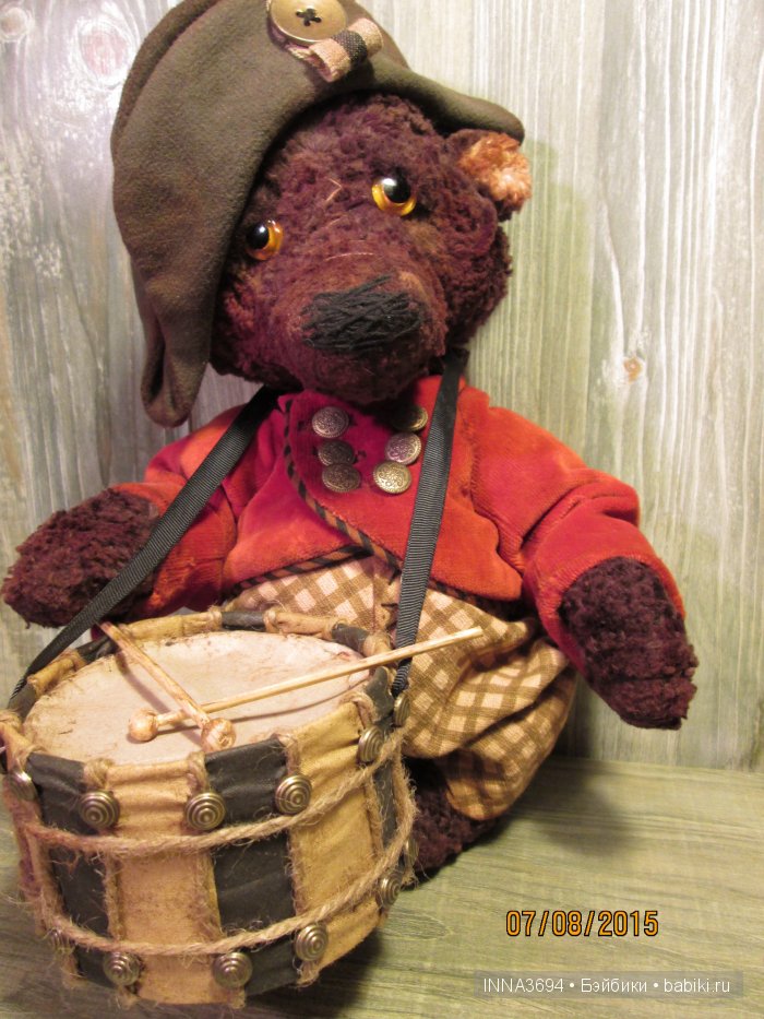 Медведь тедди с барабаном