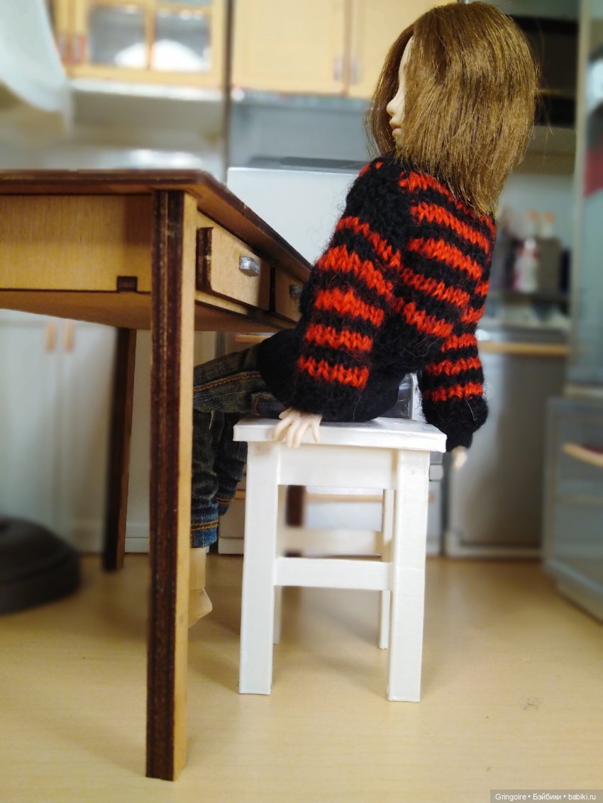 Табуретка 1/6 и школьная дружба. Часть 1 (фото 2)