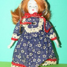 Винтажная куколка с фарфоровыми конечностями, высота 20 см.