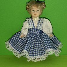 Фарфоровая куколка, родной аутфит, высота 12,5 см