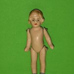 Фарфоровая куколка Аришка Ari August Riedeler GmbH &Co. KG, ГДР, высота 9,5 см