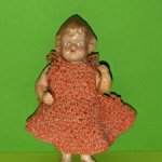 Очень старенькая куколка с соломенным телом с рельефными волосами, высота 12 см