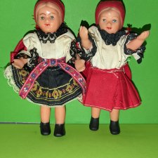 Куколки резиновые в национальных костюмах, Чехословакия, высота 15 см