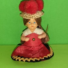 Пупсик из колкого пластика Hertwig, с голубыми глазками, Германия, высота 7 см