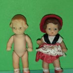 Резиновые куколки толстушечки Ари Ari, красная шапочка и голышка, высота 8.5 см