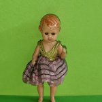 Куколка с рельефными волосами и спящими глазками, высота 7.5 см
