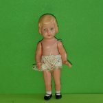 Целлулоидная куколка Minerva с рельефными волосами, высота 9.5 см