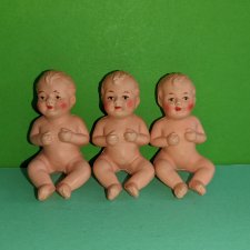 Целлулоидные пупсики Minerva сидячие с рельефными волосами, высота 4,5 см