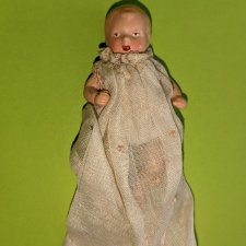 Фарфоровый пупсик с рельефными волосами, высота 8 см