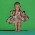 Целлулоидная куколка Schildkrot с рельефными волосами, высота 7,5 см