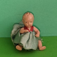 Маленький пупсик с кривыми ножками Hertwig, высота 5 см