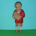 Редкая целлулоидная куколка Viscoloid dolls VCO - мальчик с цветами, США, высота 11,5 см