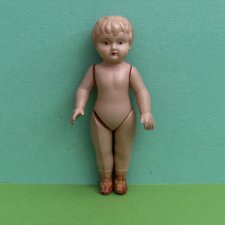 Целлулоидная куколка Minerva с рельефными волосами, высота 9 см