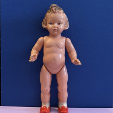 Очаровательная куколка с голубыми глазками Milon Gehler с рельефными волосами, высота 22 см