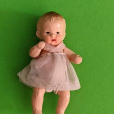 Керамическая куколка Hertwig 1508 в розовом платье, высота 8 см