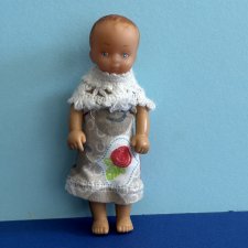 Резиновый пупсик с рельефными волосами, высота 11,5 см