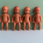 Резиновые пупсики темненькие с рельефными волосами, высота 7,5 см