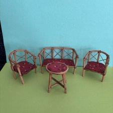 Деревянная мебель для кукольного домика родом из ГДР