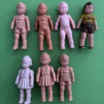 Маленькие куколки с рельефными волосами, высота 5,5 см