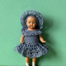 Куколка Plasticbaby с рельефными волосами, высота 9 см