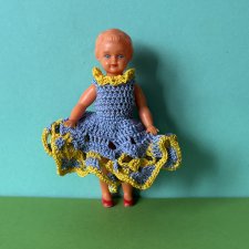 Куколка с рельефными волосами Emil Shwenk, в платье, высота 12 см