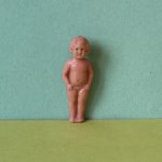 Редкая целлулоидная куколка Minerva с рельефными волосами, высота 4 см