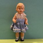 Целлулоидная куколка Minerva с рельефными волосами, высота 14 см