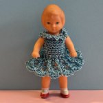 Резиновая куколка Tebu с рельефными волосами, высота 9 см