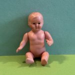 Целлулоидный пупсик Cellba с рельефными волосами, высота 7 см