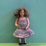 Целлулоидная миниатюрная куколка Petitcollin, высота 8 см