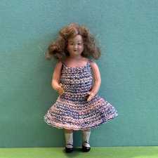 Целлулоидная миниатюрная куколка Petitcollin, высота 8 см