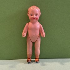 Целлулоидная куколка Minerva с рельефными волосами, высота 7 см