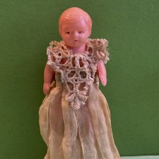 Целлулоидная японская куколка с рельефными волосами, высота 8 см