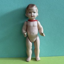 Целлулоидная куколка с рельефными волосами, высота 13 см