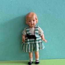 Целлулоидная куколка Minerva в полосатом платье, высота 9 см