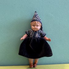 Целлулоидная куколка Minerva с рельефными волосами, высота 9 см