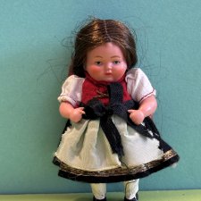 Целлулоидная куколка с косичками Schildkrot, высота 8 см